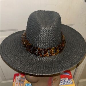 Stylish Black Woven Hat with Tortoiseshell Chain